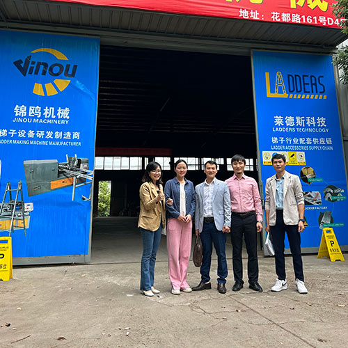 Vietnamese Customer and Engineers Visit Factory in April 22, 2023